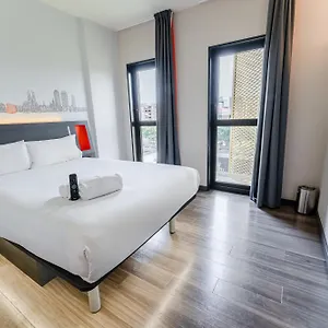 Hotel Easyhotel Barcelona Fira, L'Hospitalet de Llobregat